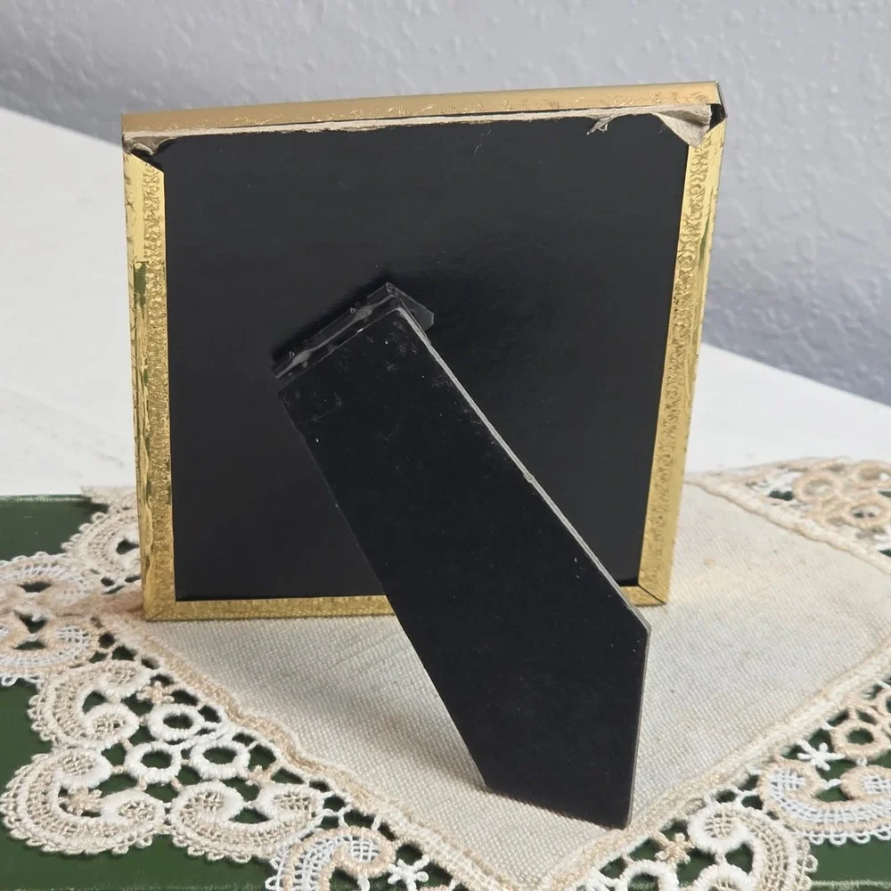 Vintage Gold Ornate Embossed Metal Picture Frame Tabletop Easel Back‎